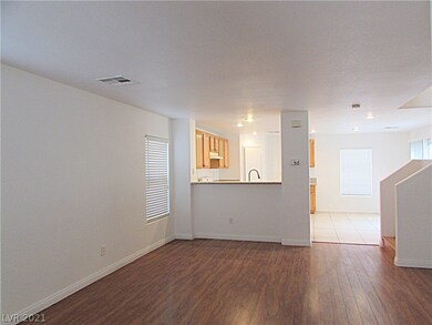4774 Idols Eye Ct, Las Vegas, NV 89139 - photo 3