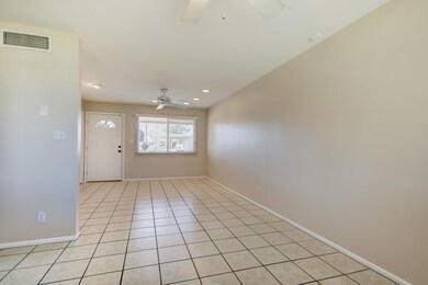 1638 W Inverness Dr-7