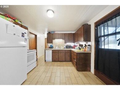 333 S Old Pacific Hwy, Myrtle Creek, OR 97457 - photo 7