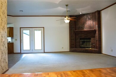 2505 E Hills Dr, Moore, OK 73160 - photo 3