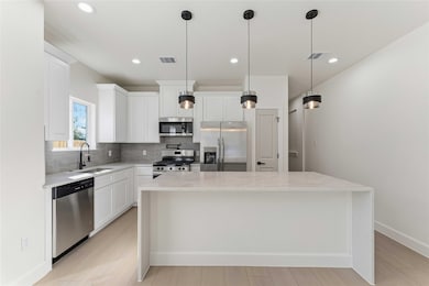 8318 Brandon St, Houston, TX 77051 - photo 5