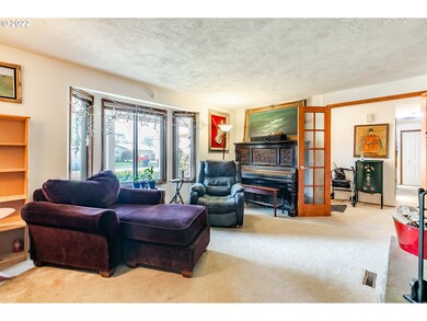 Living Room/Entrance