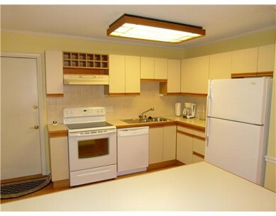 381 Chatham Cir unit 381, Warwick, RI 02886 - photo 7