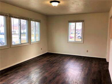 4402 Camden Ave, Lorain, OH 44055 - photo 7