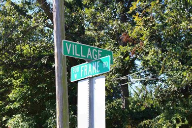 718 Village Ln