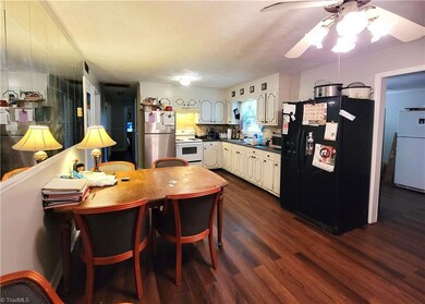Eat-in kitchen