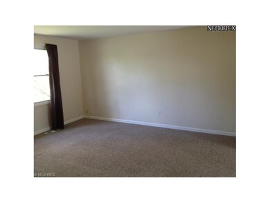 Living room with new carpet and fresh paint