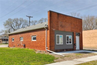 2301 E Grand Ave, Des Moines, IA 50317 - photo 2