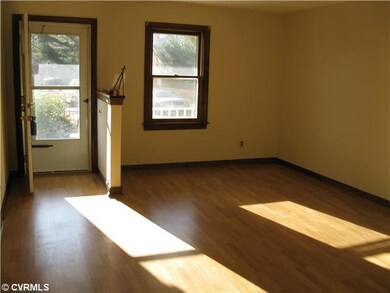 Den/Family/Great Room - Laminate floor