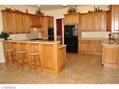 Kitchen - The kitchen is well equipeed with glazed