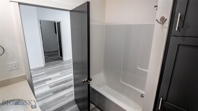 Photo of similar model subject to change.