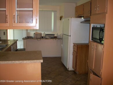 1617 Holly Way, Lansing, MI 48910 - photo 4