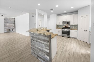 Kitchen with appliances with stainless steel fini