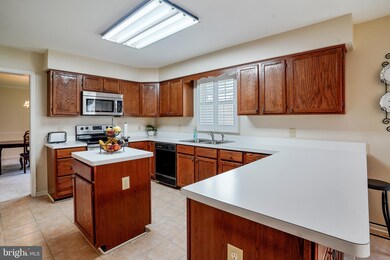 11228 Minstrel Tune Dr, Germantown, MD 20876 - photo 3