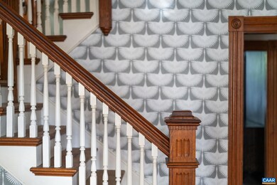 501 W Johnson St, Staunton, VA 24401 - photo 5