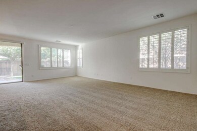 Family Room (ns)