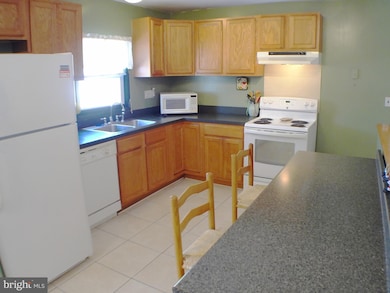 252 Ironshire S, Laurel, MD 20724 - photo 3