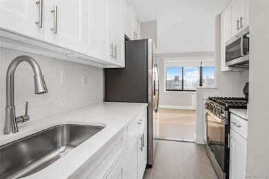 Manor Towers unit 11H, Bronx, NY 10463 - photo 4