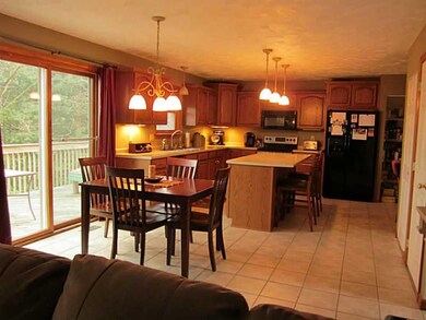 Kitchen. Kitchen feature ceramic tile floor, new s