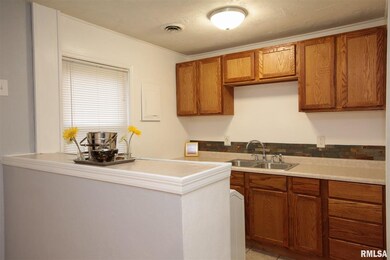 2711 W 71st St, Davenport, IA 52806 - photo 4