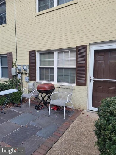 9643 Hagel Cir unit B, Lorton, VA 22079 - photo 2