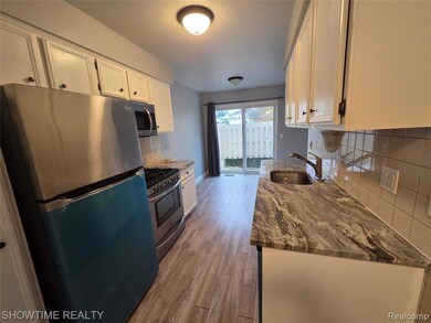 15814 Newport Dr, Clinton Township, MI 48038 - photo 4