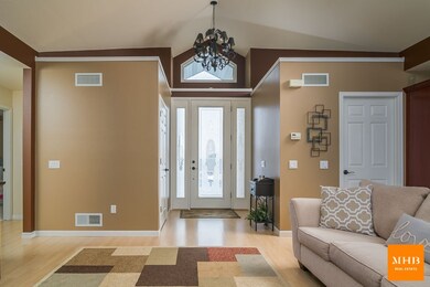 831 Fox Run Ct, Oregon, WI 53575 - photo 2