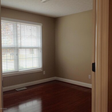 5814 Shepherd Crossing Dr, Louisville, KY 40219 - photo 3