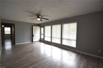 4214 Meadow Ln, Lorain, OH 44055 - photo 5