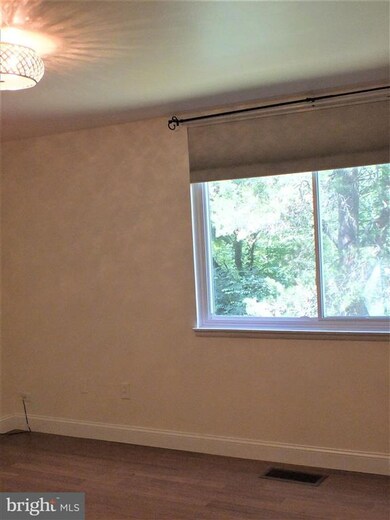 11172 Forest Edge Dr, Reston, VA 20190 - photo 3