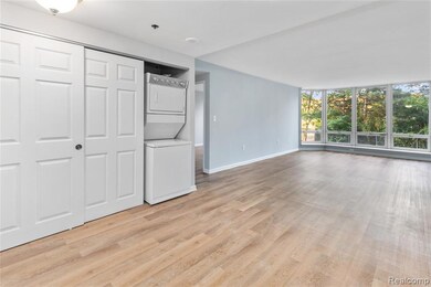 250 E Crescent, Detroit, MI 48207 - photo 6