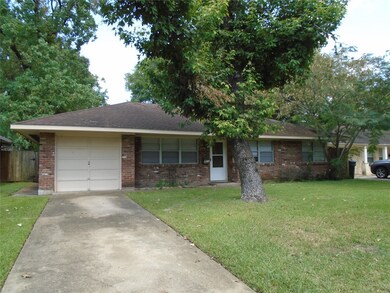 4610 De Lange Ln, Houston, TX 77092 - photo 2