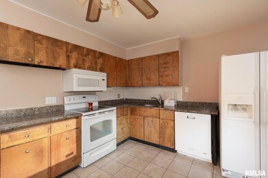 1018 N Elmwood Ave, Davenport, IA 52804 - photo 4