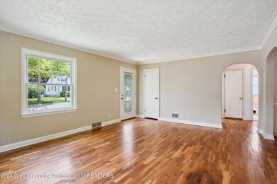 08-825-Newton-St-Lansing-MI-48912-Window