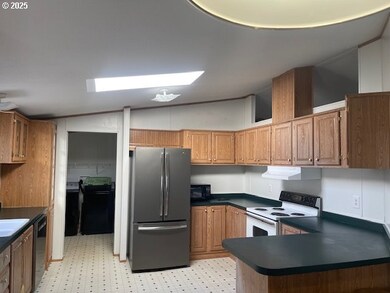 328 S State St, Sutherlin, OR 97479 - photo 4