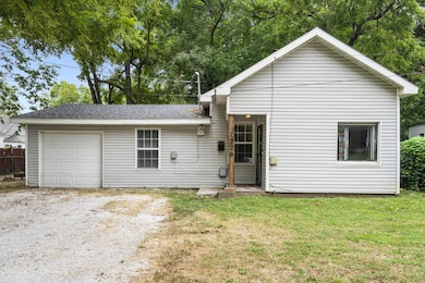 1226 E Scott St, Springfield, MO 65802 - photo 3