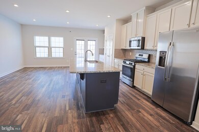 18086 Red Cedar Rd, Dumfries, VA 22026 - photo 2