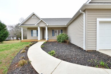 103 Falcons View Ct, Walhalla, SC 29691 - photo 2