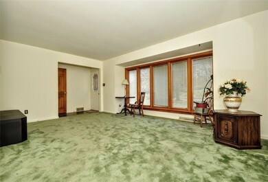 Look at this large livingroom. With this magnifica