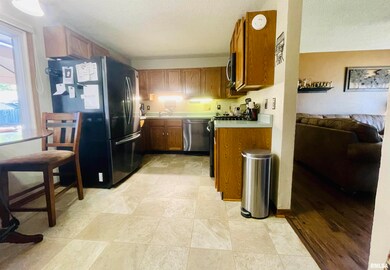 2112 W 54th St, Davenport, IA 52806 - photo 7