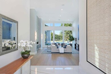 Foyer/Living Room