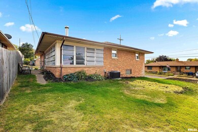 1201 Jefferson St, Pekin, IL 61554 - photo 5