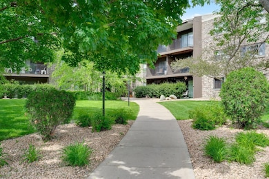 The Heatherton unit 201, Edina, MN 55435 - photo 2