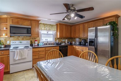 38 Freeborn St, Middletown, RI 02842 - photo 2