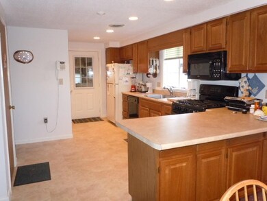 377 Ocean Rd, Portsmouth, NH 03801 - photo 6