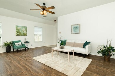 1111 Lasso Ct, Alvin, TX 77511 - photo 3
