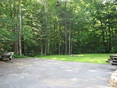 Yard/Garden. Side yard