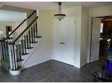 Entry/Foyer.