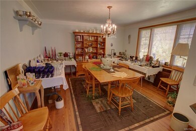 A TRULY FAMILY SIZED DININGROOM
