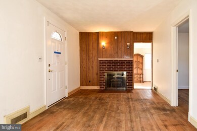 811 Heron Dr, Silver Spring, MD 20901 - photo 4